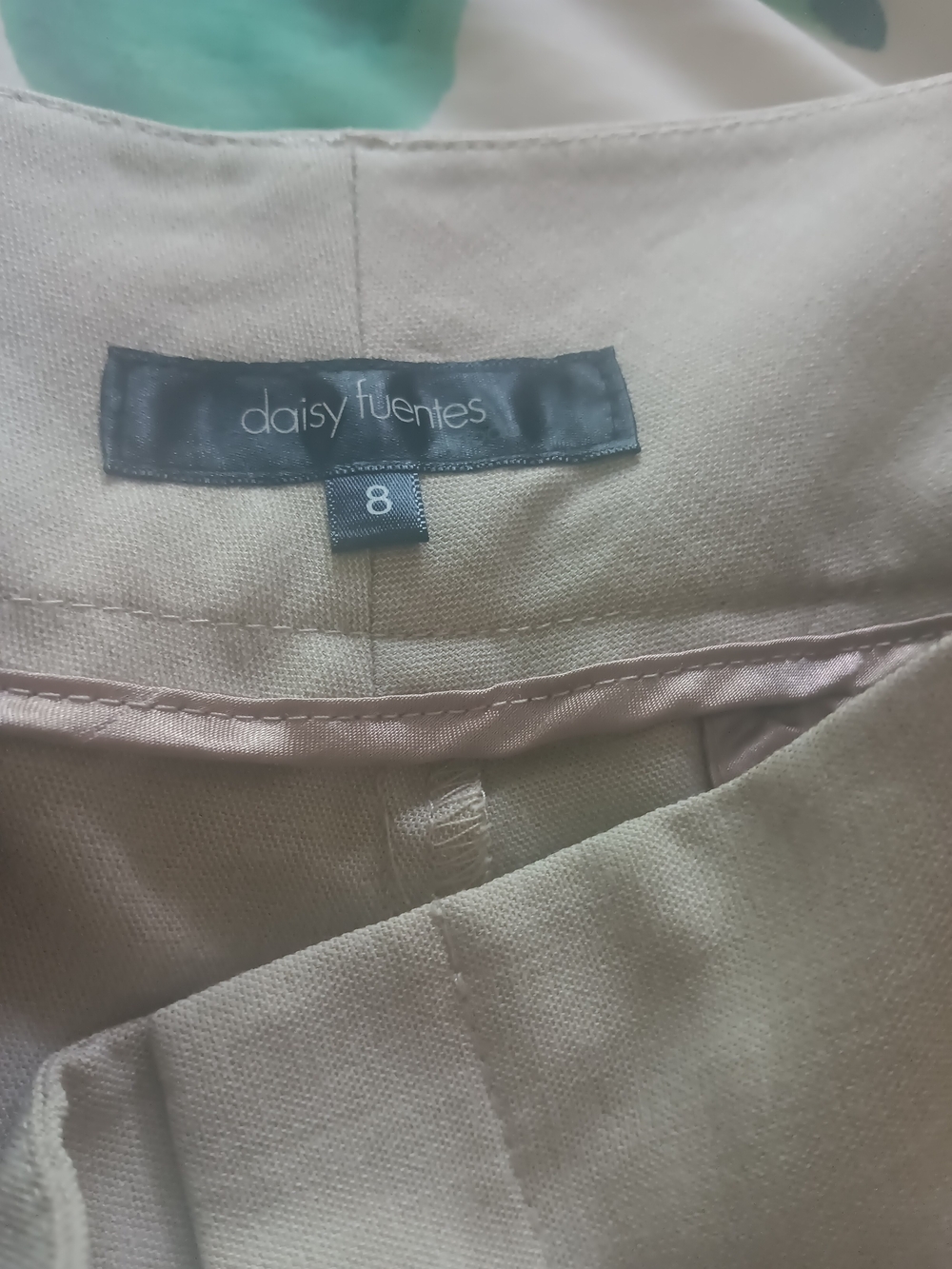 Daisy Fuentes Sand Heather Straight Leg Studio Capri Pants NWT Size 8 - Picture 6 of 6
